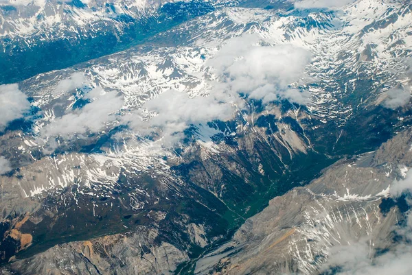 İsviçre Alpleri arial görünümü
