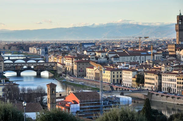 Floransa'daki Ponte Vecchio adlı havadan görünümü 