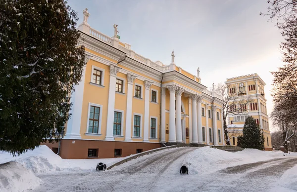GOMEL, BELARUS Rumyantsev-Paskevich Sarayı. 