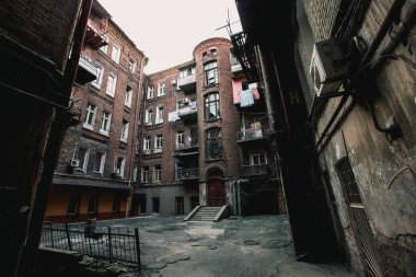 ODESSA, UKRAINE. Odessa 'daki eski avlu