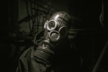 Gaz maskeli bir asker. Sapık. Coronavirüs