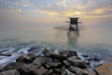 Sabah güzel bir gün doğumu manzarası.