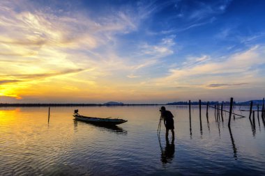 Sabah güzel bir gün doğumu manzarası.