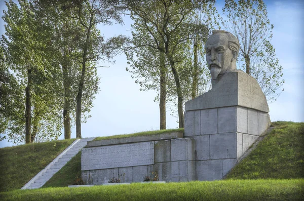 Bělorusko, Stolbtsy: památník ve vlasti Felixe Dzeržinského. — Stock fotografie