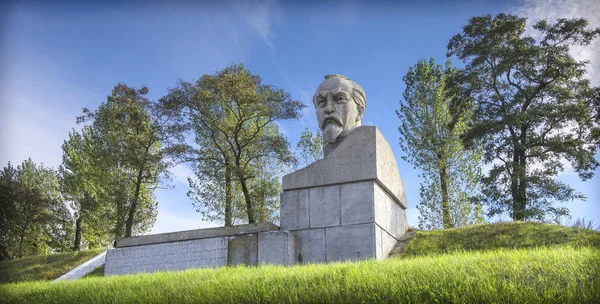 Belarús, Stolbtsy: un monumento en la patria de Felix Dzerzhinsky . — Foto de Stock