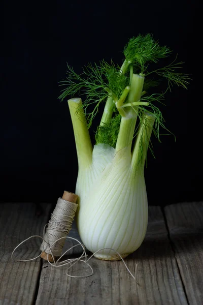 Fresh fennel bulb on wooden table. Close up fresh organic vegetables. — Stock Photo, Image
