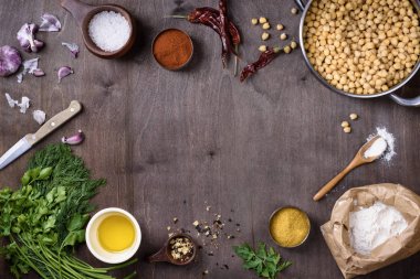 Sağlıklı vejetaryen yemek pişirme için malzemeler. Baharat, otlar bir