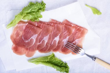 İtalyan prosciutto, domuz jambon tedavi. Et aperatif dilimlenmiş