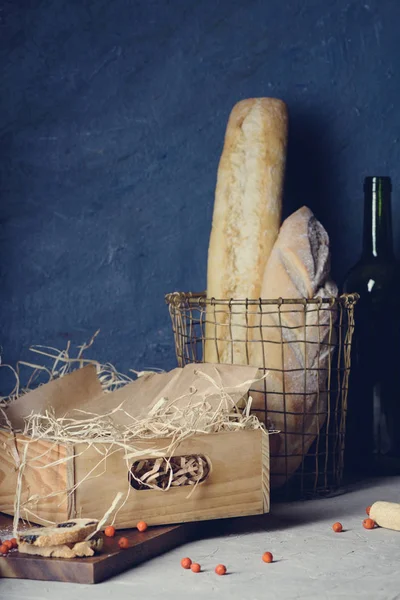 Fırın ya da şaraphane arka plan esnaf ekmek şarap kutusu.