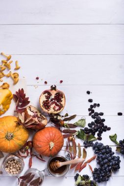 Mevsim sonbahar sebzeleri, squashes, mantar, bal ve fasulye