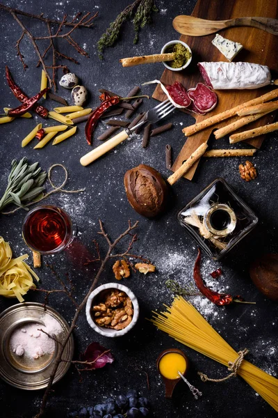 Ορεκτικό, συστατικά της ιταλικής κουζίνας. Ζυμαρικά με ορεκτικό. Το Top view. — Φωτογραφία Αρχείου
