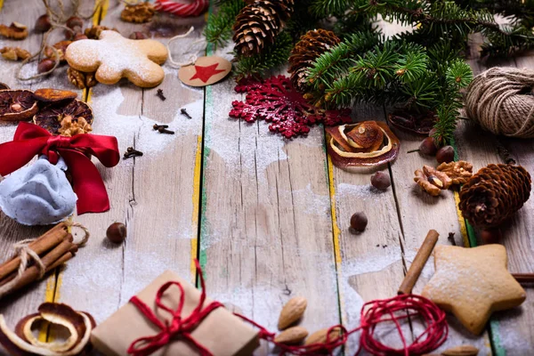 Frohes neues Jahr oder Weihnachten Hintergrund mit Gebäck und Geschenk. Winternahrung — Stockfoto
