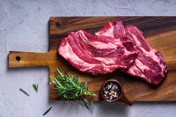 Syrové maso steaky Prime Black Angus s kořením — Stock fotografie