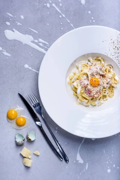 Pasta Carbonara Quail Egg Plate Full Italian Tagliatelle Ham Cheese — Stock Photo, Image
