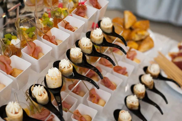 tabloyla atıştırmalık büfesi