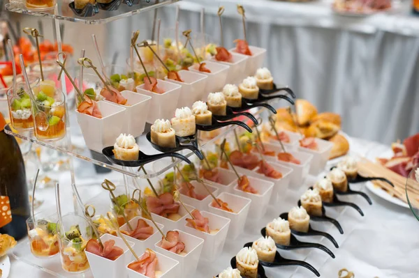 Büfe atıştırmalıklar ile