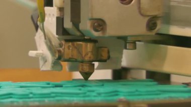 ECU 3d yazıcı kafa yeşil bir öğe yazdırma