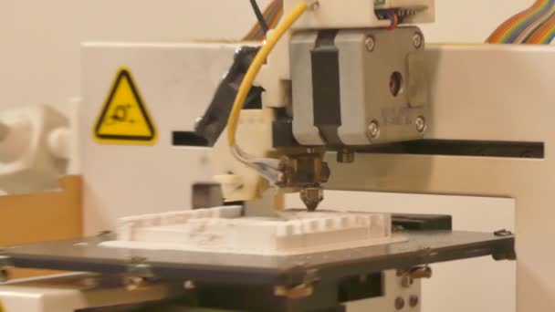 Medium close up of a 3D printer in operation in a maker-space co-working lab — Stock Video