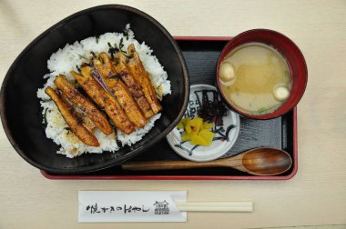 Japonya yanan istiridye 