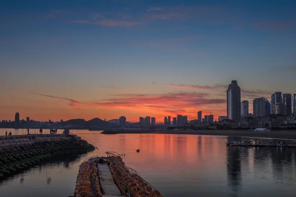 Bâtiments modernes de la ville de Dalian — Photo