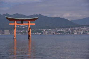  Itsukuşima Adası üzerinde Şinto Tapınak