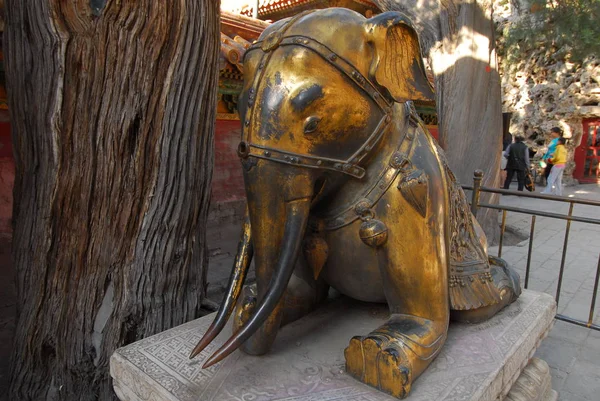 Estátua de elefante na cidade proibida — Fotografia de Stock