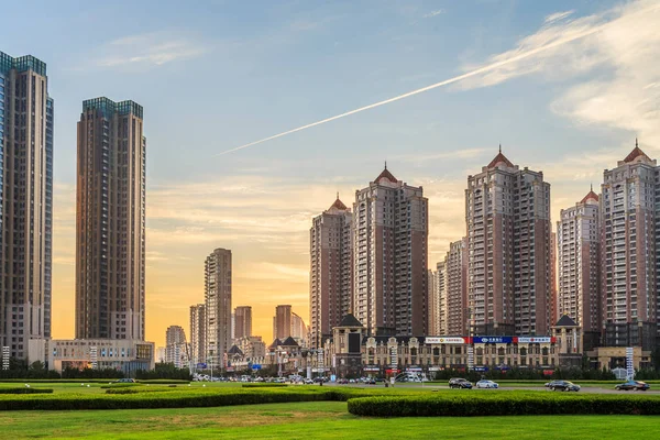 Moderne gebouwen van Dalian stad — Stockfoto