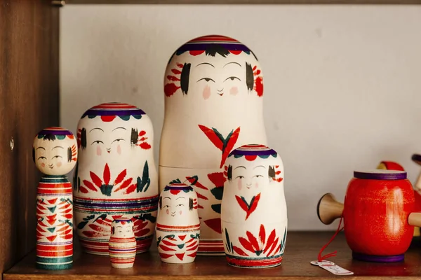 Bonecas de decoração em Kokeshika Kamakura — Fotografia de Stock
