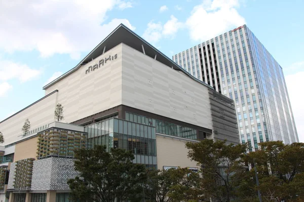 Moderno edificio de negocios en tokyo — Foto de Stock