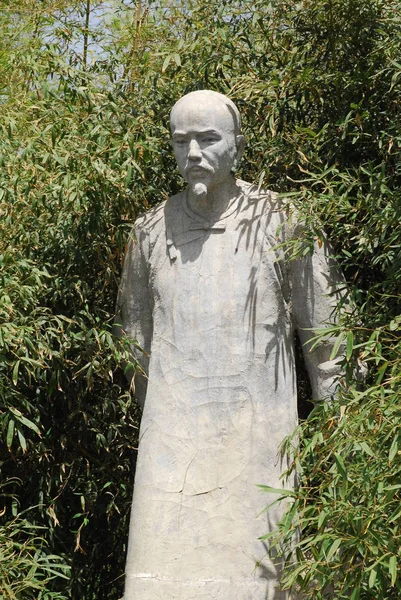 Άγαλμα στην Πεκίνου Βοτανικού κήπου — Φωτογραφία Αρχείου