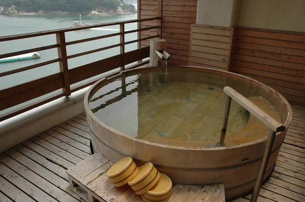 伝統的な日本シックお風呂 — ストック写真