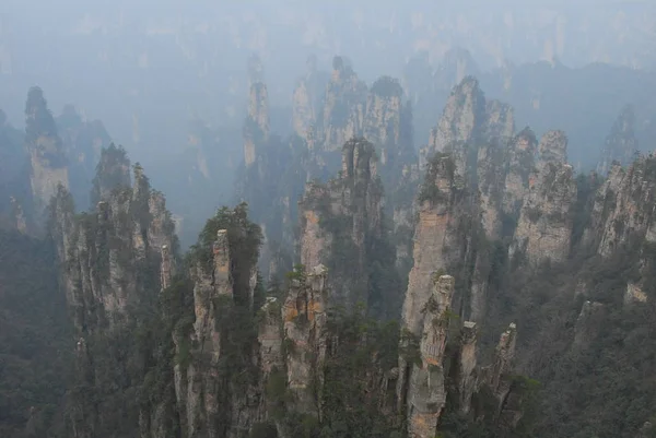 Mysterieuze bergen zhangjiajie — Stockfoto