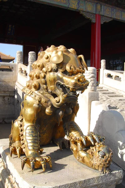 Statue de lion à la porte de la pureté céleste — Photo