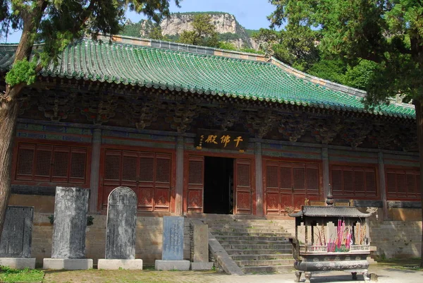 Vista del templo de Lingyansi — Foto de Stock