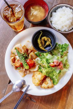 Japon yemekleri masada