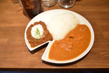 geleneksel Köri soslu pilav