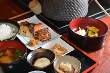 Yemek Chiyoda restoranda ayarla