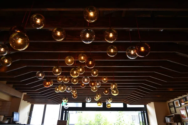 Lâmpada moderna no teto — Fotografia de Stock