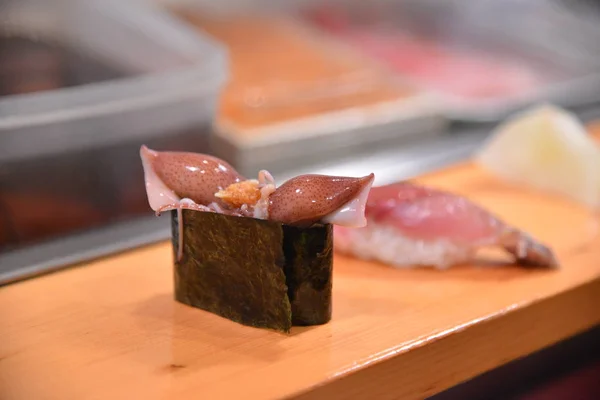 Sushi na japonské rybí trh Tsukiji — Stock fotografie