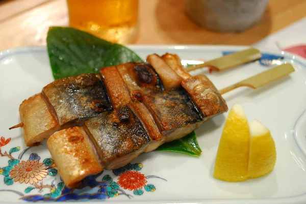 Churrasco de peixe japonês em paus — Fotografia de Stock