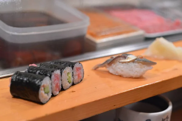 Sushi en el mercado japonés de pescado Tsukiji —  Fotos de Stock