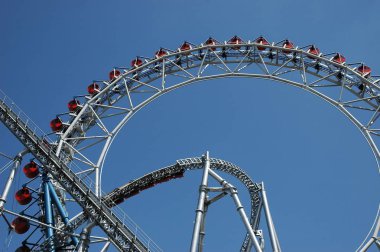 Lunaparkta dönme dolap