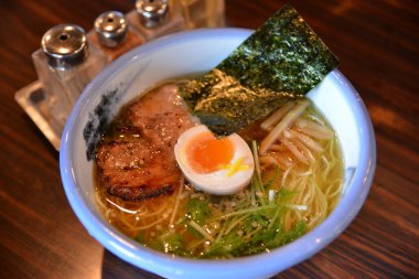 Beş üretim ramen noodle 
