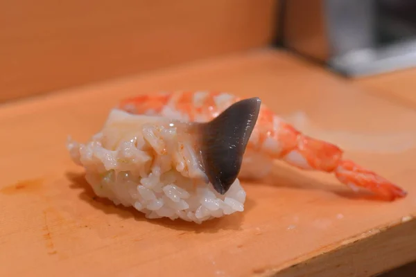 Sushi en el mercado japonés de pescado Tsukiji —  Fotos de Stock