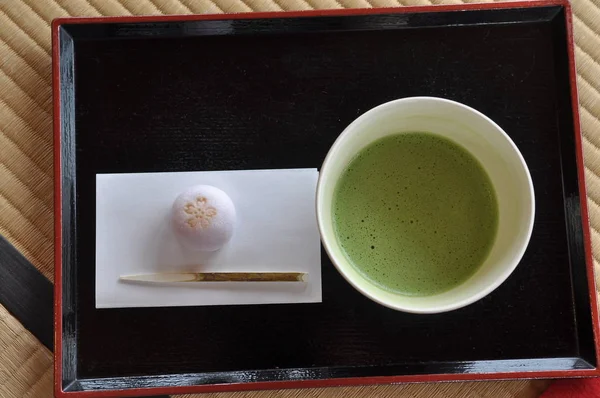 日本モカ茶とお菓子 — ストック写真