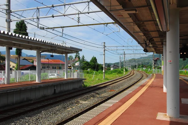 Stazione ferroviaria nella piccola città giapponese — Foto Stock