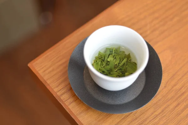 Verse groene thee in Beker — Stockfoto