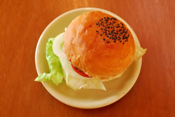 Hamburger in snack bar — Foto Stock