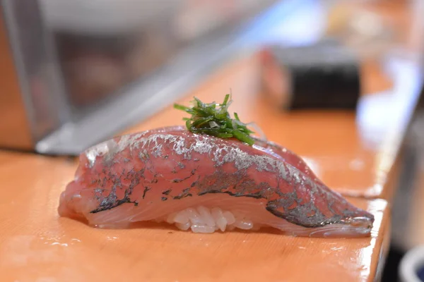 Sushi en el mercado japonés de pescado Tsukiji —  Fotos de Stock