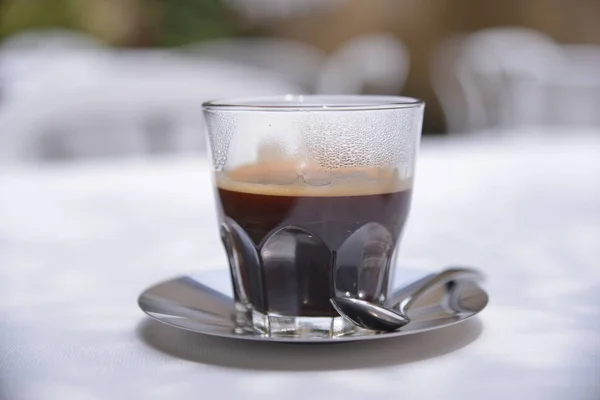 Caffè in una tazza di vetro — Foto Stock